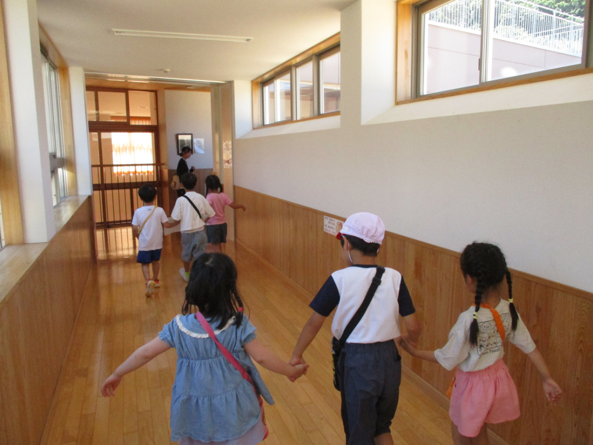 １年生と園児の交流